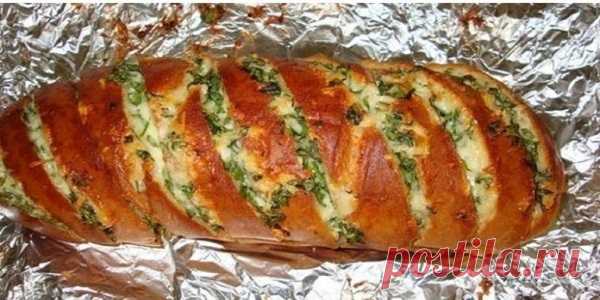 Запеченный батон с сыром и чесноком! Запеченный батон с сыром и чесноком. Ммммммм! Вкусно и экономно!