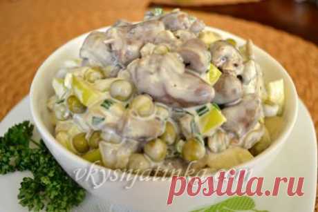 Салат с куриными сердечками и грибами - рецепт с фото