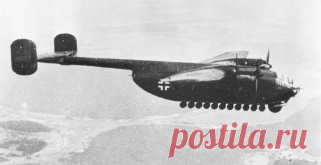 Сумрачный тевтонский гений в авиации | Чёрт побери В начале 1940 года началась работа по созданию транспортного самолета для перевозки грузов и в конечном итоге для замены повсеместно использовавшегося устаревшего самолета "Юнкepc" Ju 52/3m. Двухдвигательный "Арадо" Ar 232 имел полумонококовый фюзеляж с гидравлически управляемыми створками заднего грузового люка. Новшеством являлись 11 пар небольших колес, использовавшихся в качестве вспомогательной опоры во время погрузоч...