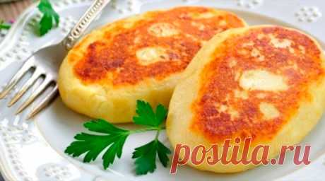 Жареные картофельные пирожки с капустой