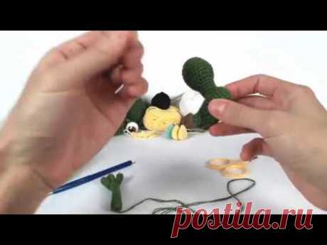Динозавр крючком. Вязаные игрушки.Вязание для начинающих. Crochet dino. (Урок 3 ручки, ножки)