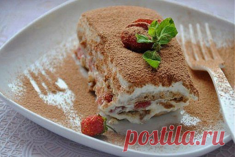 Клубничный тирамису

На 3 порции
100 г маскарпоне
1 яйцо
25 г сахара
6 савоярди
100 мл кофе
вино(клубничный ликёр это идеально подойдёт)
100 г клубники
какао

Желток взбить с сахаром до бела и смешать с маскарпоне.Белок взбить отдельно и аккуратно + к слив, массе. Кофе смешать с алкоголем, быстрым двиением обмокнуть печенье и выложить в форму,сверху 1/2 сливочной смеси,положить порезанную клубнику,слой печенья в кофе и сливоч,слой.И в холодильник на ночь.Посыпать какао,клубникой