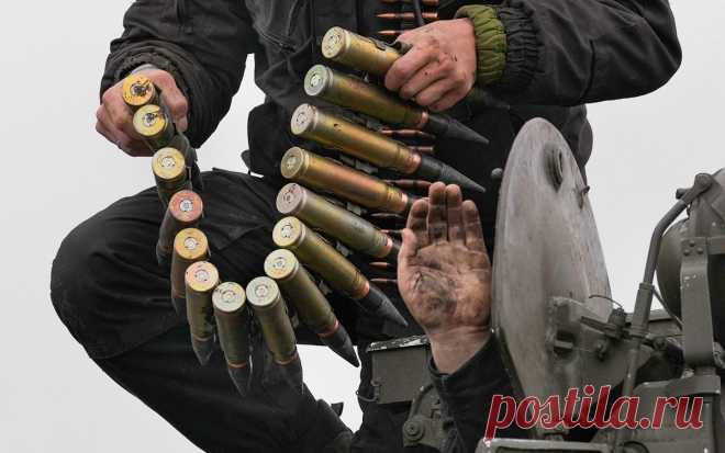 В Совбезе заявили, что Запад перенасыщает Украину оружием. Перенасыщение Украины оружием может привести к тому, что у нее появится «иллюзия непобедимости», заявил заместитель секретаря Совета безопасности России Михаил Попов в интервью «Российской газете».