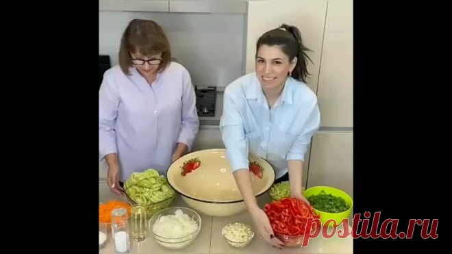 Кто пробовал, тот знает, что это ВКУСНО
Можно съесть банку за раз Обязательно приготовьте этот рецепт

САЛАТ ОХОТНИЧИЙ С ЗЕЛЁНЫМИ ПОМИДОРАМИ И БОЛГАРСКИМ ПЕРЦЕМ НА ЗИМУ БЕЗ СТЕРИЛИЗАЦИИ

Все ингредиенты моем:
Перец красный 1кг
Перец зелёный 1кг (очищаем от семян,нарезаем полукольцами, если любите по острее,добавляем,перец острый -2шт)
Морковь - 1кг (чистим, нарезаем соломкой или натираем на тёрке для корейской мокови)
Зелёные помидоры - 1 кг
Лук репчатый - 1кг
Чеснок - 350...