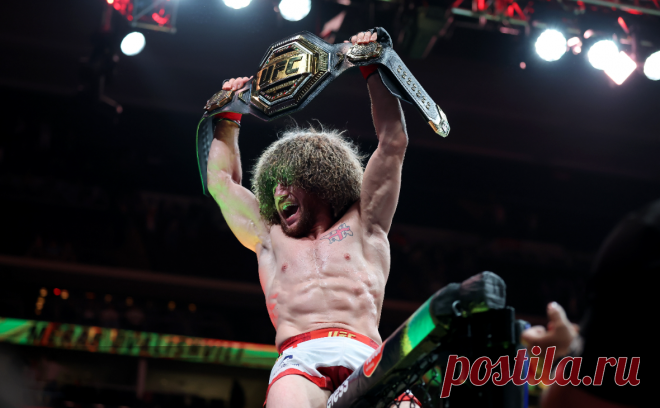 Грузинский чемпион UFC бросился к Трампу после защиты титула. Двалишвили удушающим приемом победил О'Мэлли, после чего перелез через клетку к Трампу, несколько раз пожал ему руку и сфотографировался. Другие бойцы тоже подходили к президенту США после поединков