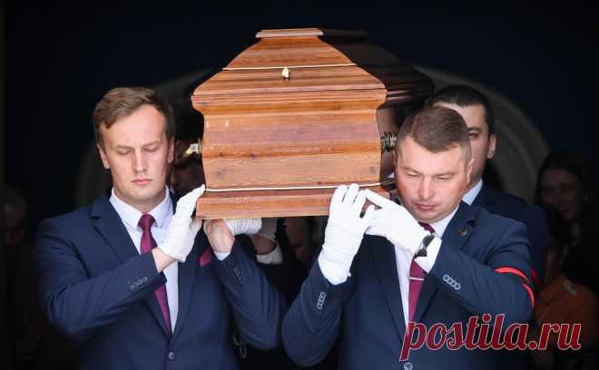 Актера Сафронова похоронили на Долгопрудненском кладбище. Народного артиста России Владимира Сафронова похоронили на Долгопрудненском кладбище в городе Долгопрудный Московской области, передает ТАСС.