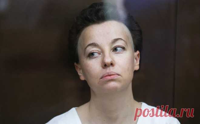 Режиссеру Беркович запретили ставить спектакли в колонии. Руководство исправительной колонии (ИК) в Костромской области запретило театральному режиссеру Евгении Беркович, отбывающей наказание по делу об оправдании терроризма, участие в любой художественной деятельности, включая постановку спектаклей.