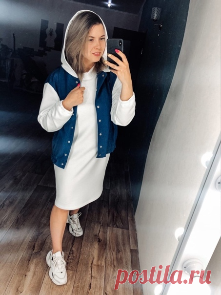 БОМБЕР ДЖИНСА+ФУТЕР. Выкройка р. 42-60.
------------------------------------
От автора:
Для бомбера: Футер 3х петля 0,6 м (полностью для комплекта 2 м) и джинса 100%хб 0,8м
ОСОБЕННОСТИ ВЫКРОЙКИ
Бомбер свободного кроя, прибавка на свободу облегания к полуобхвату груди 16 см (расстояние между телом и одеждой), уже заложена в выкройку.
У выкройки бомбера спущенное плечо, визуально немного добавляет объем в плечах.
Капюшон у меня с подкладкой.
В выкройку заложена цельнокроенна...