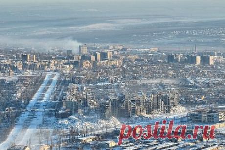 Боец ВС России рассказал о сдаче ВСУ в плен под Артемовском из-за плотного огня. Военные Вооруженных сил Украины (ВСУ) сдаются в плен под Артемовском из-за плотного артогня, а также отсутствия провизии и поддержки. Об этом рассказал российский боец с позывным Чех. «Не могут передвигаться, по ним все работают, их никто не кормит, не поит, не помогает», — объяснил Чех.