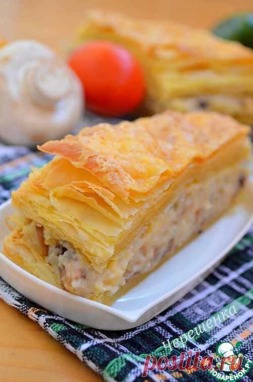 Слоеный закусочный пирог с грибами, капустой и картофельным пюре | Четыре вкуса