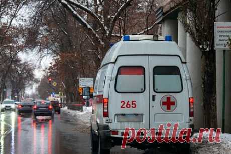 Под Петербургом женщина избила пьющую мать. В городе Мурино Ленинградской области женщина избила пожилую мать, которая употребляла алкоголь. Об этом сообщает 78.ru. 61-летнюю женщину госпитализировали с тупой травмой живота и острым панкреатитом. Она рассказала, что в течение пяти дней пила спиртное, из-за чего была избита дочерью.