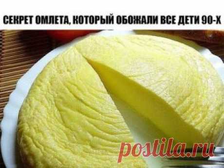Ингредиенты: 
4 яйца 
150 мл молока 
20 г сливочного масла 
1 ч. л. растительного масла 
0,5 ч. л. соли