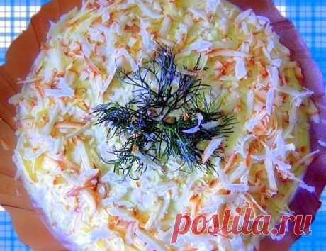Салат Нежность с крабовыми палочками и копчёным сыром рецепт с фото пошагово - 1000.menu