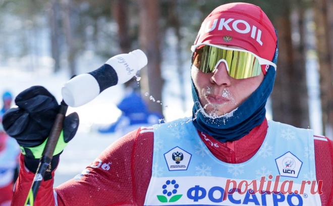 Большунов остался без золота в третьей подряд гонке Кубка России. Трехкратный олимпийский чемпион стал вторым в гонке на 15 км свободным стилем, выиграв первую в сезоне медаль. Победу одержал Денис Спицов