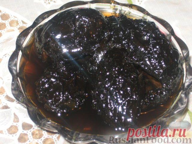 Варенье из зеленых грецких орехов.