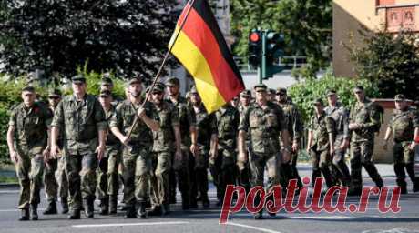 «Раздувание контингента»: как Германия планирует нарастить резерв бундесвера. Минобороны ФРГ намерено увеличить резерв бундесвера, чтобы адаптировать его к «современным вызовам политики безопасности». Об этом заявил генерал-лейтенант, заместитель генерального инспектора и уполномоченный по делам резервистов бундесвера Александр Хоппе. По его словам, резерв должен быть обучен и оснащён таким образом, чтобы иметь возможность усилить или заменить действующие войска в бою. Ранее министр обороны…