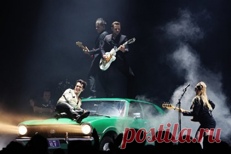 Группа Panic! At The Disco прекратит свое существование. Фронтмен группы Panic! At The Disco Брендон Ури заявил, что музыкальный коллектив прекратит свое существование. Музыкант отметил, что хочет уделять больше времени семье, а также готовиться к рождению первенца, из-за чего группа прекратит деятельность после тура по Европе, который завершится 10 марта.
