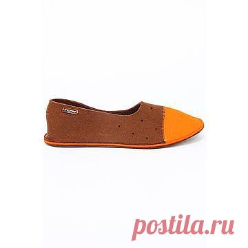 Сумки, украшения, обувь, аксессуары из войлока — это новое веяние в России, стремительно вошедшее в моду всего несколько лет назад. Легкие, благородные и необыкновенные по текстуре и дизайну, войлочные аксессуары от Feltimo стали достойным соперником уже привычным аксессуарам массового спроса из кожи и текстиля