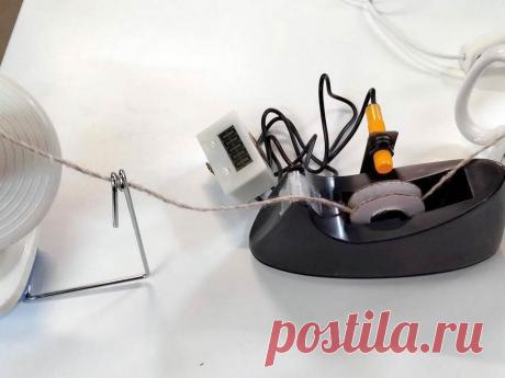 Электронный измеритель длины пряжи Приветы самоделкиным! Вашему вниманию представляется самодельное приспособление для учёта длины намотки пряжи на бобину или в клубок. Будет представлено реальное исполнение, но принцип этого устройства можно так же использовать для подсчета длин например шнуров, веревок, ниток, жгутов и так далее.