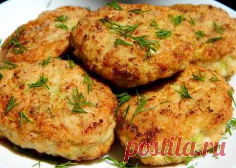 ​Сочные котлеты с кабачком 
Ингредиенты:&nbsp;мясной фарш (3 вида мяса) - 500г&nbsp;лук - 1шт.(измельчить)&nbsp;кабачок или цуккини - 200г (очистить, натереть на терке и немного отжать)&nbsp;зубчик чеснока (измельчить)&nbsp;соль, перецПриготовление:&nbsp;Все ингредиенты хорошо смешать.&nbsp;Мокрыми руками слепить...
