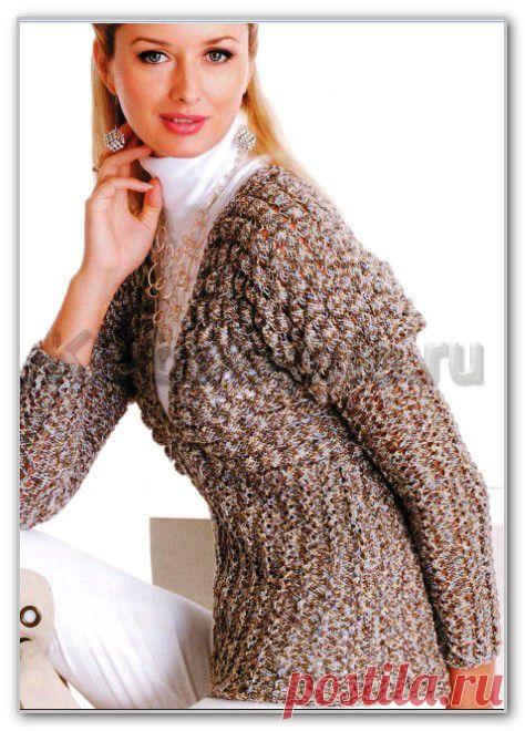 Вязание спицами. Женские модели. Цельновязанный жакет на молнии, с V-вырезом, и с узором Шиповник. Размеры: 46