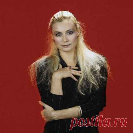 Лариса Белогурова, 4 октября, 1960
 • 20 января 2015