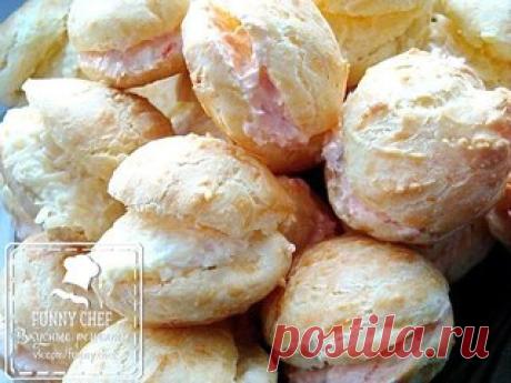 Гужеры 

Гужеры — великолепные на вкус французские заварные булочки с сыром. Эту несладкую выпечку изобрели в Бургундии, где ее часто подают при дегустации вин. А во французской деревне Флоньи-ла-Шапель каждый год в мае проходит праздник, посвященный этому деликатесу. 
Сейчас гужеры подают и как самостоятельное блюдо, и как закуску к салатам и вторым блюдам. 
Показать полностью…