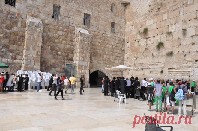 Израиль. Стена плача - единственная святыня евреев в Иерусалиме.