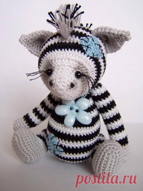 Thread artist crochet Zebra by Benesak / Teddy Bears &amp; Pals / Teddy Talk: Creating, Collecting, Connecting