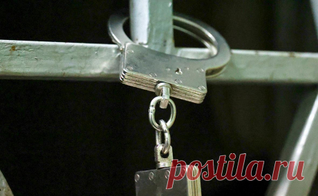 В Хакасии мужчину арестовали за взрыв пиротехники на выборах. В Хакасии на два месяца отправили под стражу мужчину, который взорвал пиротехнику на избирательном участке, сообщила пресс-служба суда.