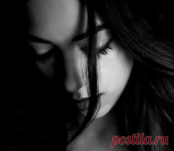 Жизненный опыт приходит не с годами. Он приходит с ошибками и разочарованиями, обретениями и потерями, переживаниями и осознаниями... Все это и превращает чистый лист человеческой жизни либо в тоненькую брошюрку, либо в тяжелый многотомник...