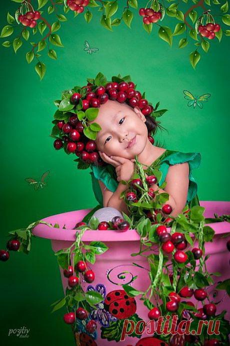 Костюмированная съемка в жанре "Дары лета" от Pozitiv-studio.kz. Мы работаем без выходных. Звоните 328-13-05, +7 701 718 44 41
www.pozitiv-studio.kz