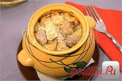 Мясо в горшочке. Пошаговый кулинарный рецепт с фотографиями приготовления мяса в горшочке
Ингредиенты:
150 г свинины,
2 моркови,
1-2 картофеля,
1 головка репчатого лука,
50 г сливок 20 %-ной жир.,
70 г сливочного масла,
соль по вкусу,
перец по вкусу.