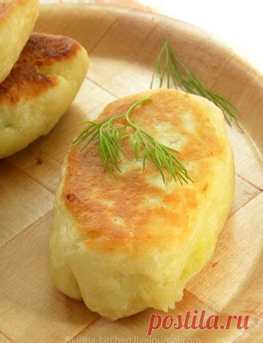 Пирожки с картофелем, луком и  пармезаном
