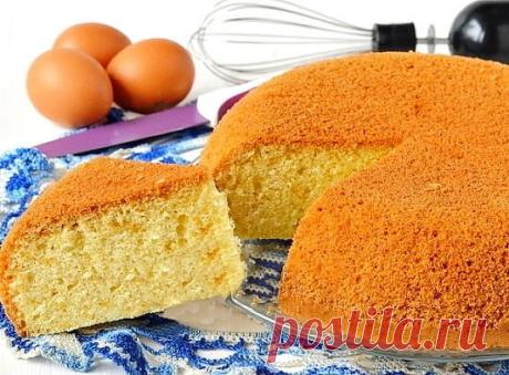 Ванильный бисквит на кипятке

Уникальность рецепта в простоте приготовления (не нужно делить белки и желтки) и шикарном результате. Он всегда получается нежным, воздушным, сочным и очень ароматным!
Идеально сочетается с йогуртовыми, сливочными кремами и фруктами.

Ингредиенты

яйца 4 шт
сахар 1 стакан (190 г)
мука 1 стакан (130-150 г)
разрыхлитель 1 ч.л.
масло растительное 3 ст.л.
крутой кипяток 3 ст.л.
ванилин

Способ приготовления

Очень хорошо взбить яйца с сахаром до п...
