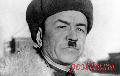 "Не войска для командира, а командир для войск". Каким был "генерал Батя" Иван Панфилов. В октябре 1941-го немцы быстро приближались к Москве. Не исключалась даже сдача столицы: были эвакуированы основные наркоматы, аппарат ЦК, Генштаб, дипломатический корпус, не меньше 500 крупных промышленных предприятий. Оборона в нескольких местах была прорвана. Нетрудно представить, насколько сложной была задача, стоявшая тогда перед генералом Панфиловым и его дивизией: во что бы то ни…