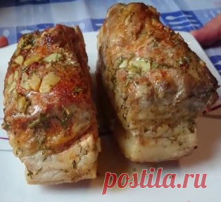 САЛО В ДУХОВКЕ ЗАПЕЧЕННОЕ В ФОЛЬГЕ🌸 Получилось очень вкусно! Сало СОЧНОЕ и АРОМАТНОЕ. Я сразу почти все съела с хлебом. 
Очень вкусно с темным хлебом, впрочем, это вы и без меня знаете :) 
Обожаете сало? Тогда одевайте чистый кухонный фартук и отправляемся вместе на кухню. Разверни 👇Продолжение ниже...↓↓↓ ЖМИ ↓↓↓🔥­ 
   💖✿ڿڰۣڿ✿ڿڰۣ ✿ڿڰۣڿڰۣڿ ✿ ✿ڿڰۣڿ✿ڿڰۣ ✿ڿڰۣڿڰۣڿ ✿ ✿ڿڰۣڿ✿ڿڰۣ ✿ڿڰۣڿڰۣڿ ✿💖
Хочу предложить вам сегодня вместе приготовить сало, 
запечённое в фольге в духовке . 
Это блюдо является л