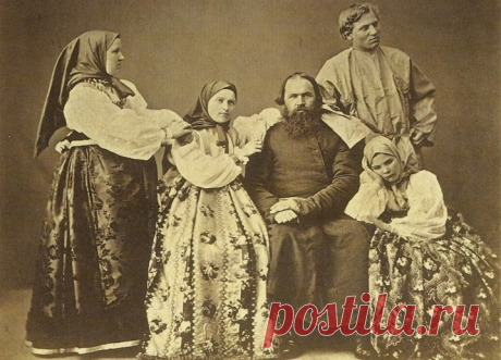 Какие бы имена были у русских, если бы они не приняли христианство 

Русское имя – это сложная формула, в истории которой далеко не все однозначно. Как давали имена на Руси, что такое феномен «полуимени», и какими были настоящие имена русских царей?

Прозвищные имена…