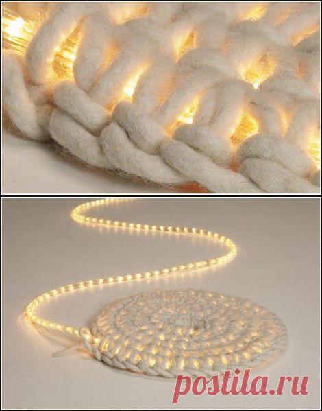 Вязаный ковёр с подсветкой от Imu Design.