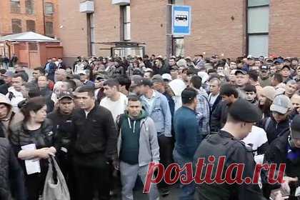 В Петербурге прошел масштабный рейд по «местам притяжения» мигрантов
