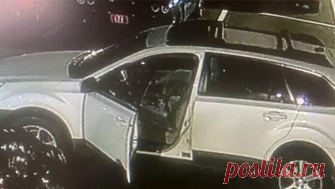 Машину подозреваемого в стрельбе в штате Мэн нашли в соседнем городе. Автомобиль подозреваемого в массовой стрельбе в Льюистоне (американский штат Мэн) нашли в соседнем городе Лисбон. Об этом сообщил телеканал CNN. Из-за находки власти посоветовали жителям Лисбона укрыться в своих домах. До этого оставаться ...