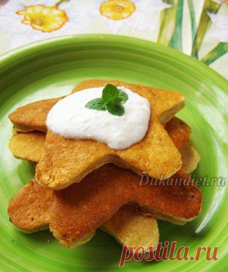 Оладьи-звездочки | Диета Дюкана

2 яйца,
100 г (0,5 стакана) кислого молока,
2 ст. л. молотых в кофемолке овсяных отрубей,
1 ст. л. пшеничных отрубей,
1 ст. л. кукурузного крахмала,
1 ст. л. сухого молока,
щепотка соли,
щепотка ванилина,
1 ч. л. разрыхлителя.