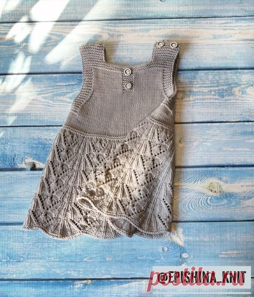 Летний сарафан с ажурной юбкой
Вторая моя работа по МК Рукоделия от Оксаны https://youtu.be/-GkPwnNnldk.

Спицы N°3. Пряжа Gazzal Вaby cotton, цвет 3430.(Хлопок-60%, Полиакрил-40%, 165 м/50 г.)
На возраст 1 год+.
Сарафанчик очень лёгкий, весит всего 122 гр.!
Длину лямочек легко изменить, просто переместить пуговицы выше или ниже.
Очень понравился узор, вязать одно удовольствие!