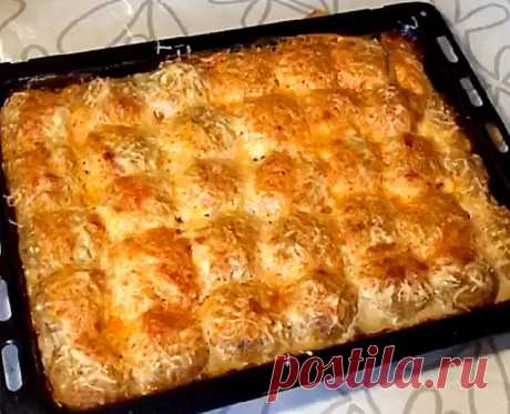 &quot;Ленивые колдуны&quot;: Очень простые и вкусные тефтели. 

= 500 гр. фарша
1 кг сырых картофелин
2-3 шт сырой моркови
3 яйца
1-2 луковицы
250 г тёртого сыра
2 ст.л  картофельного крахмала (можно муки)
соль, перец по вкусу

=Для заливки:
Сливки 100 мл (можно не жирные 4%)
томатный сок 100 мл
чеснок
соль.