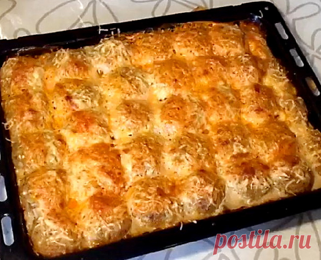 "Ленивые колдуны": Очень простые и вкусные тефтели. 

= 500 гр. фарша
1 кг сырых картофелин
2-3 шт сырой моркови
3 яйца
1-2 луковицы
250 г тёртого сыра
2 ст.л  картофельного крахмала (можно муки)
соль, перец по вкусу

=Для заливки:
Сливки 100 мл (можно не жирные 4%)
томатный сок 100 мл
чеснок
соль.