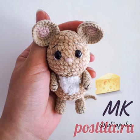 Мышонок амигуруми. Схемы и описания для вязания игрушек крючком! Бесплатный мастер-класс от Юлии Пига по вязанию маленького мышонка крючком. Вязаная игрушка легко умещается в ладошку. Для изготовления плюшевой мышки…