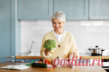 Женщин после 50 лет призвали включить в рацион три продукта