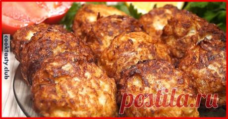 Состав продуктов 700 грамм белокочанной капусты; два свежих куриных яйца; две крупные головки репчатого лука; 4-5 столовых ложек манной крупы; одна чайная ложка соли; сушеная или свежая зелень — по вкусу; приправы — по вкусу; 30 грамм сливочного масла; рафинированное подсолнечное масло — для жарки. Пошаговый процесс приготовления Сразу, перед началом готовки, наливаем в кастрюлю […]