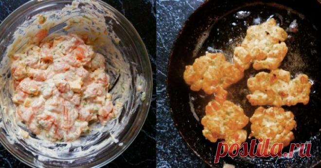 Куриные котлетки на манер оладьев, просто тает во рту…Сытное и простое второе блюдо!