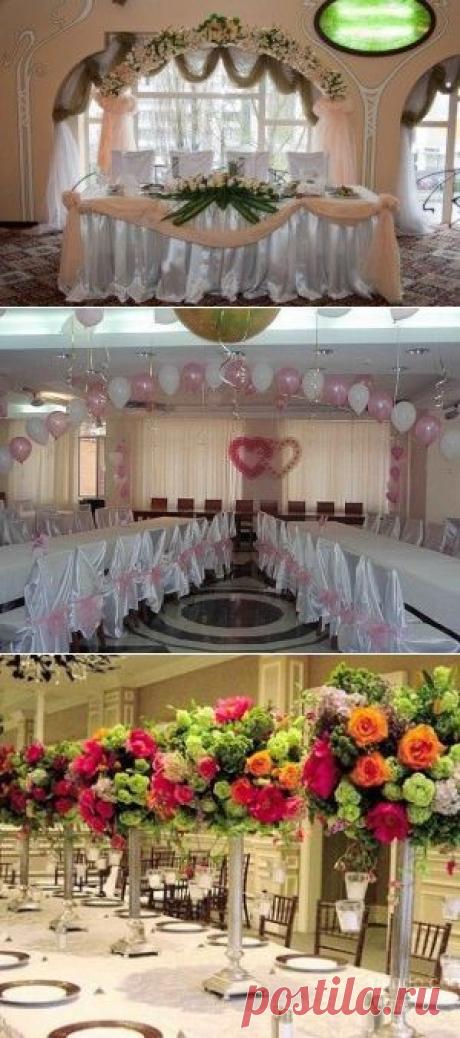 Украшение свадебного зала своими руками Свадьба – важное и яркое событие в нашей жизни. А значит  и помещение, где это событие будет праздноваться, должно выглядеть соответствующе. Конечно, проще всего воспользоваться услугами профессионалов. Но можно сделать украшение свадебного зала своими руками. Это как раз то, что называют приятными праздничными хлопотами. Ну, и экономия на оплате труда профессионала – дополнительный приятный момент.